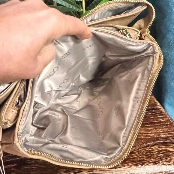 Jenn & Co Izzy Vegan Crossbody in Taupe. NWT! - Picture 10 of 10
